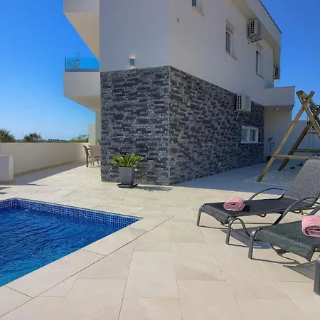 White Memory Vila Medulin